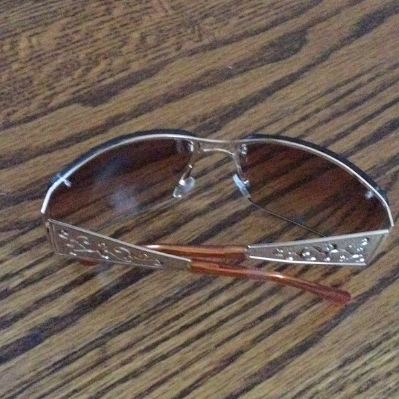 NWOT Sunglasses from Urban Outfitters. Brown/Amber lenses. Gold detailing. - Picture 3 of 3